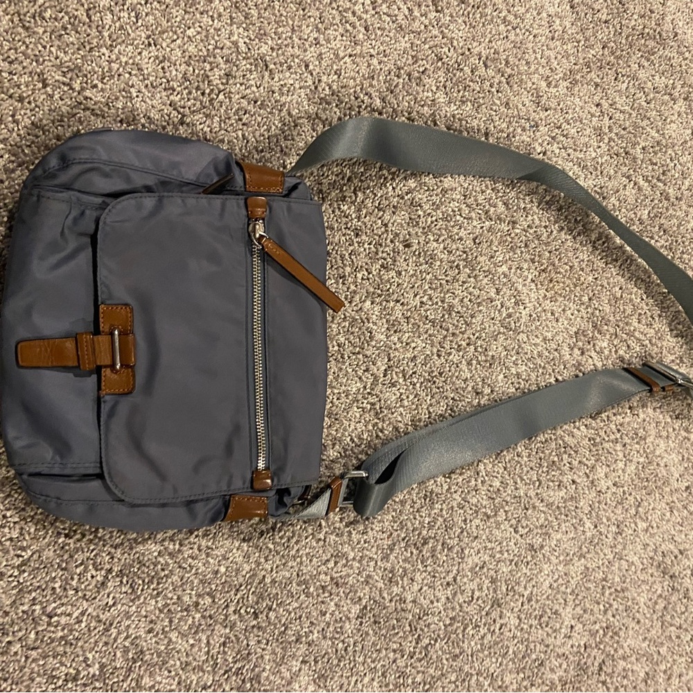 Stylish Gray Crossbody Bag with Brown Accents